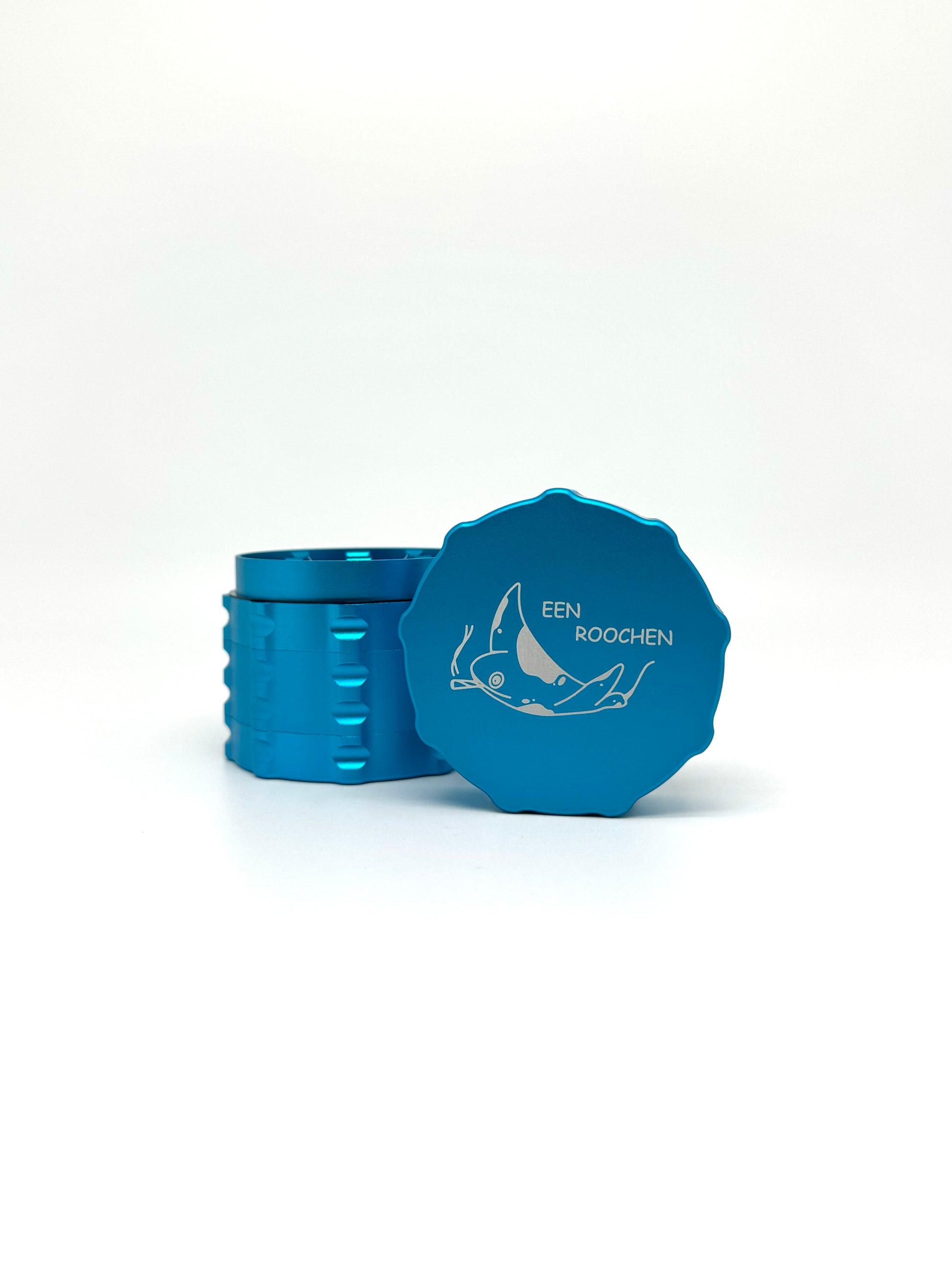 Innovativer Grinder mit auswechselbarem Sieb und lebenslanger Garantie von EEN ROOCHEN by Phoenician.