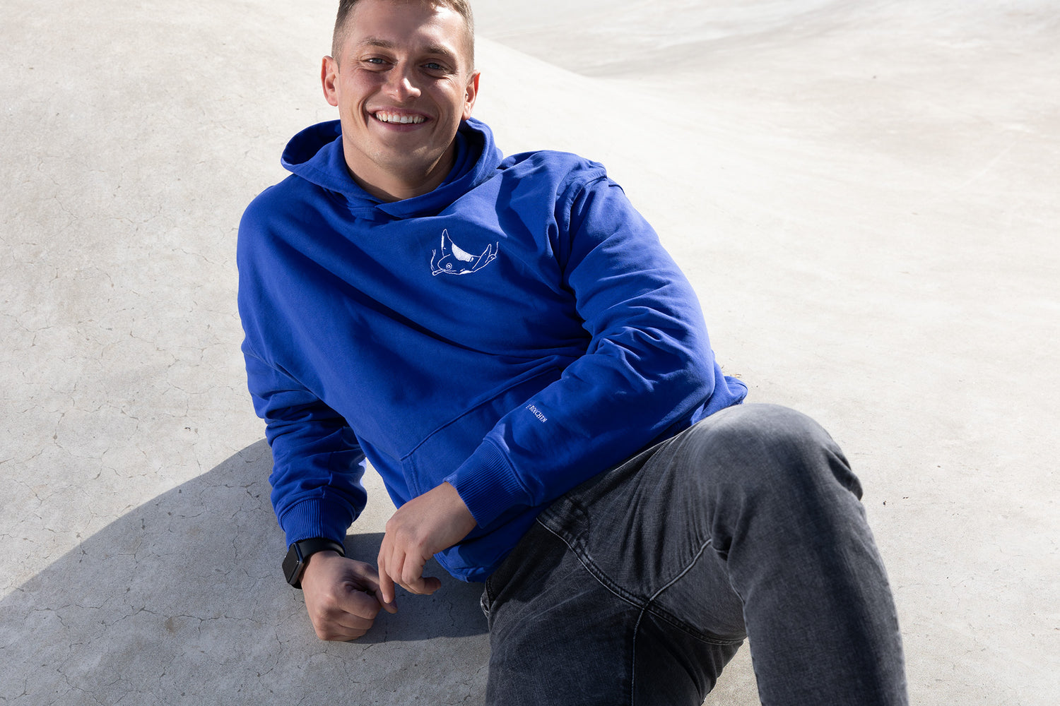 Hoodie mit aufwendig gesticktem Logo. EEN ROOCHEN Hoodies aus 100% hochqualitativer Bio Baumwolle